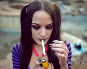 She Smokes 225 - Jezebel
